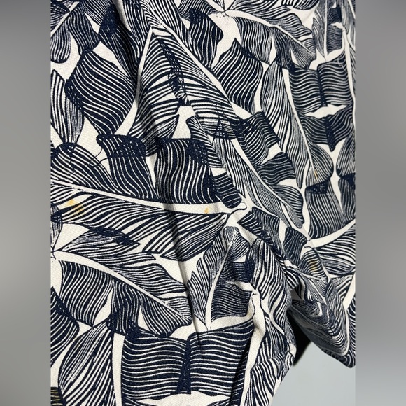 Banana Republic Black and White Hampton Fit Shorts - Picture 8 of 11